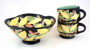 black bowl and cups with leaves 00278